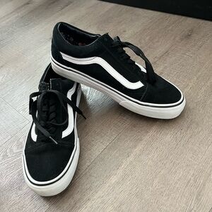 Vans Men's Classic Black and White Sneakers